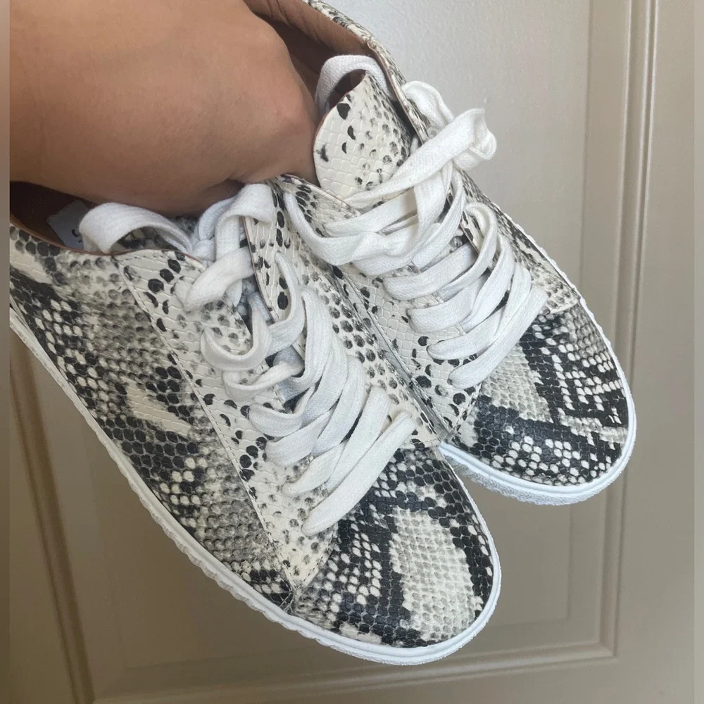 Women’s Steve Madden Hanly sneakers